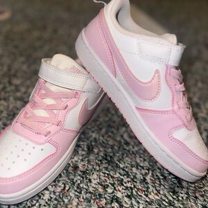 Nike Kids Sneakers in Pink and White